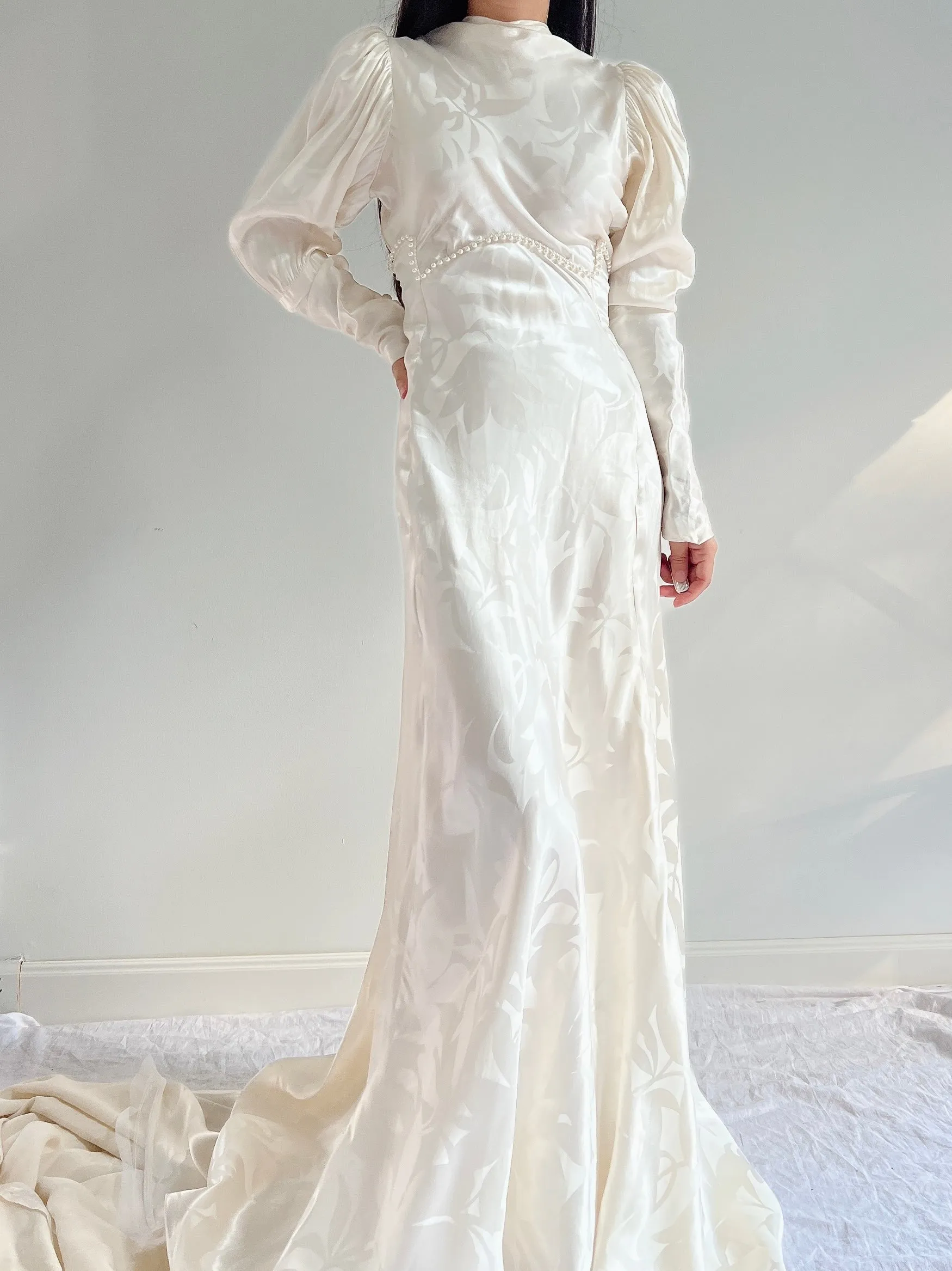 1930s Patterned Satin Mutton Sleeve Gown - S/M