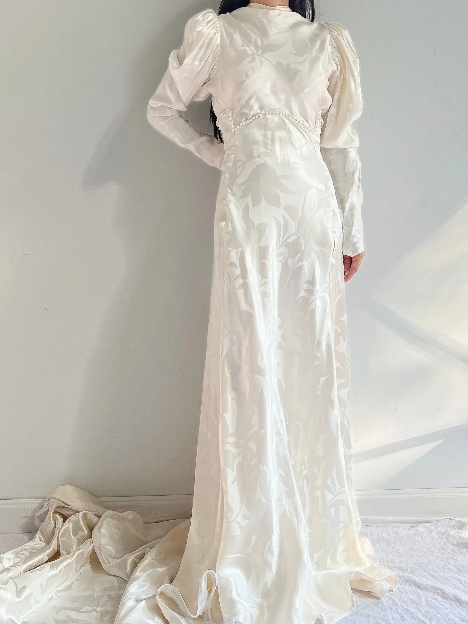 1930s Patterned Satin Mutton Sleeve Gown - S/M