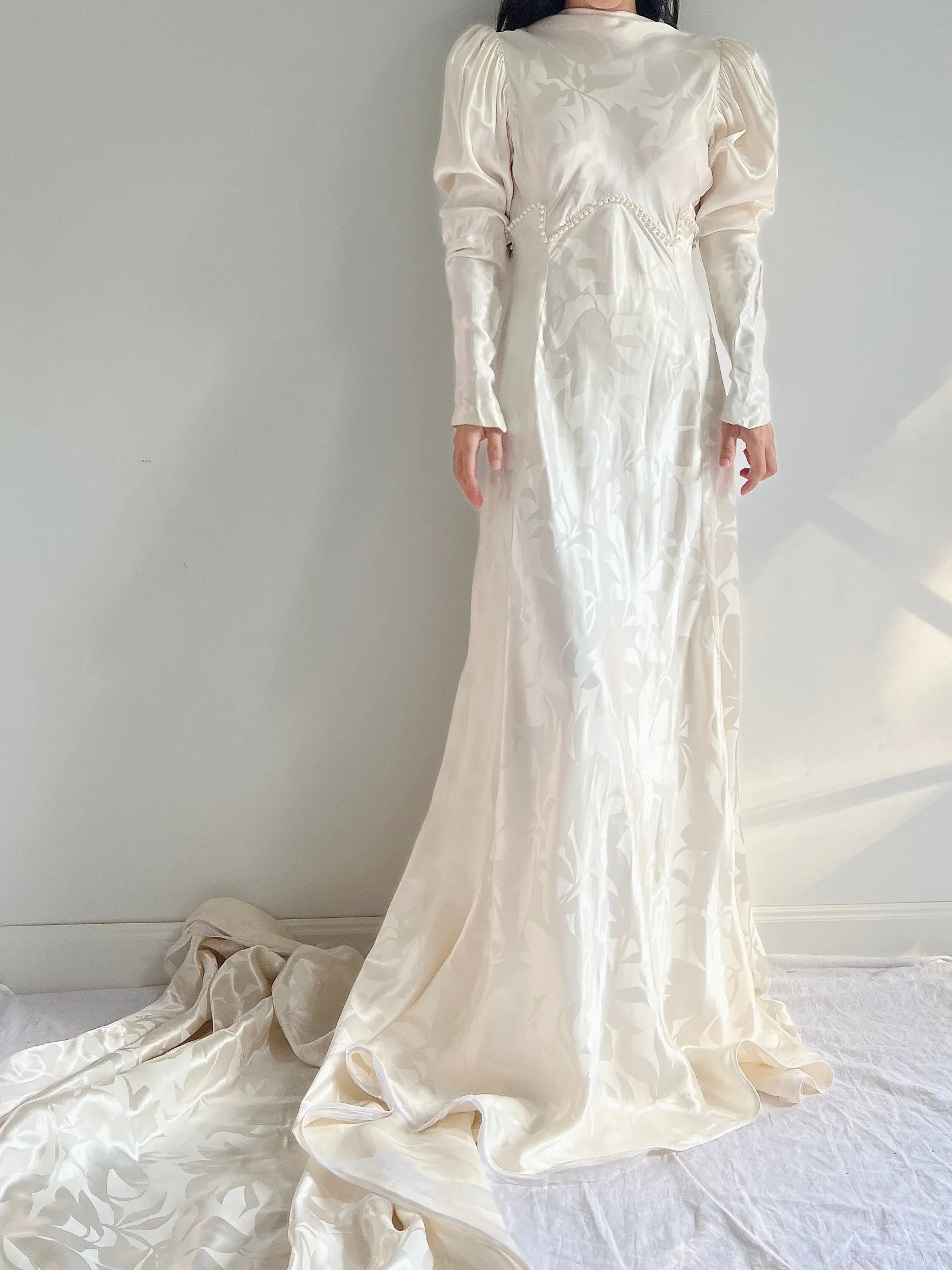 1930s Patterned Satin Mutton Sleeve Gown - S/M