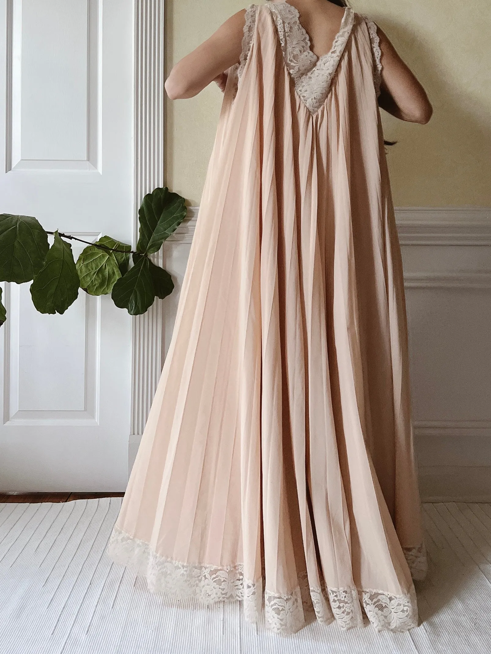 1950s Pink Beige Lucie Ann Dressing Gown and Slip - One Size
