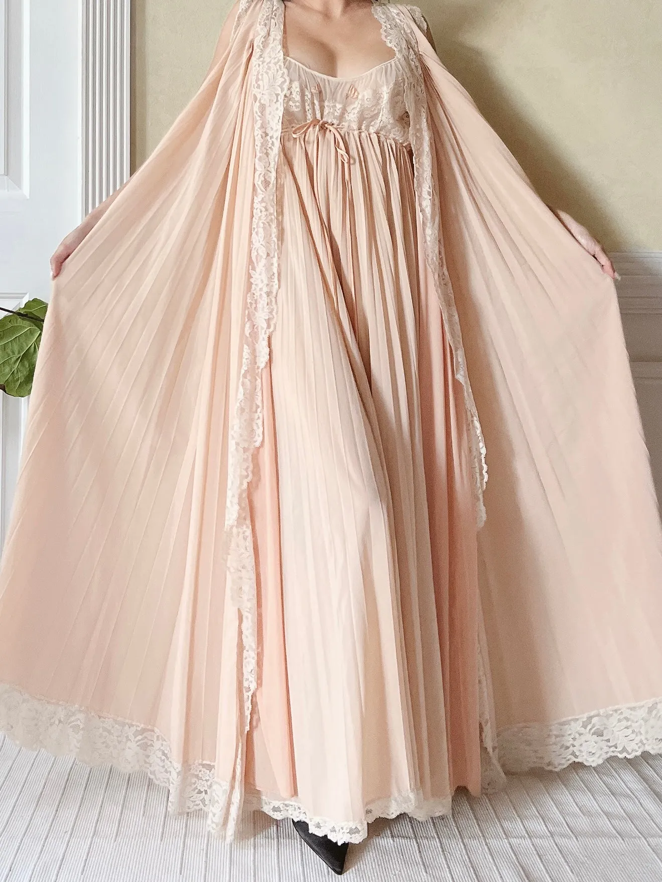1950s Pink Beige Lucie Ann Dressing Gown and Slip - One Size